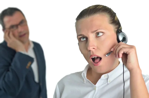 Schöne Geschäftsfrau mit Headset und Gespräch mit einem Geschäftsmann — Stockfoto