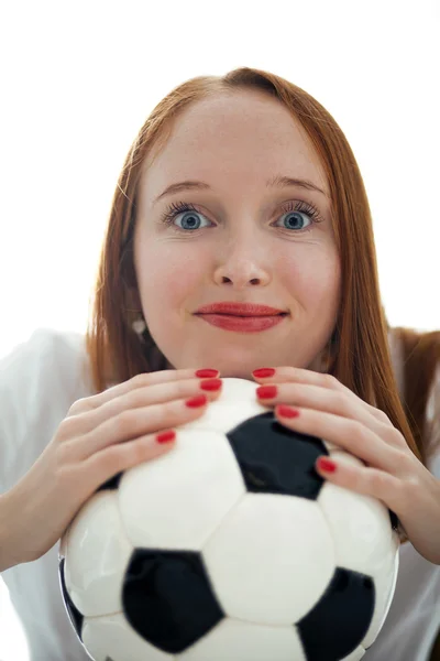 Atractiva chica rubia sosteniendo una pelota de fútbol aislado —  Fotos de Stock