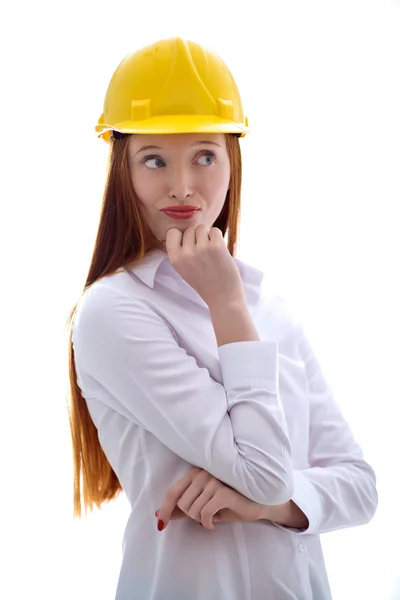 Jonge mooie vrouw met gele helm denken — Stockfoto