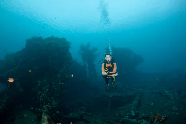 Diver and wreck — Stock Photo, Image