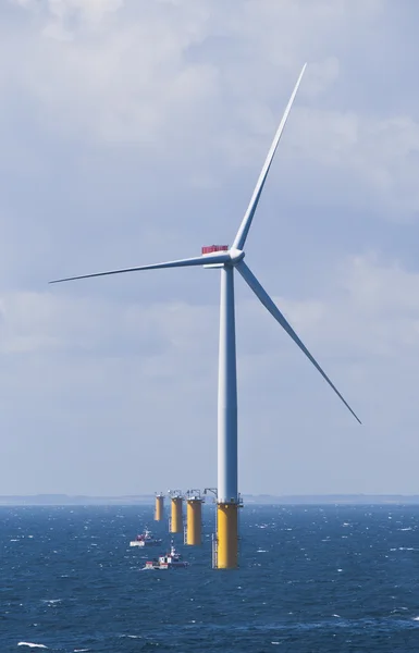 Offshore windturbine Rechtenvrije Stockafbeeldingen
