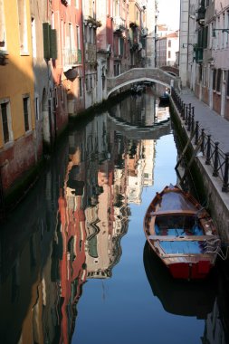 Venedik Canal yansıma.