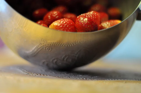 春天在厨房里，草莓 — 图库照片