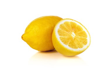 Beyaza izole edilmiş taze limon