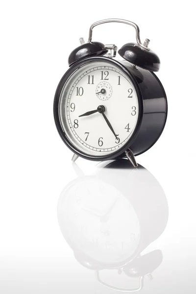 Изолированные ретро часы — стоковое фото