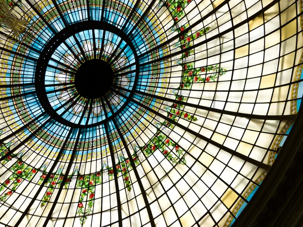 Die kuppel des palasthotels in madrid, spanien — Stockfoto
