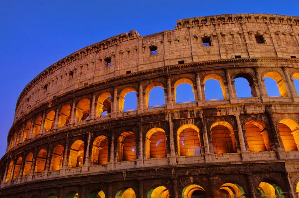 Rom Colosseum ночью 01 — стоковое фото