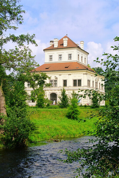 Ostrov white palace 02