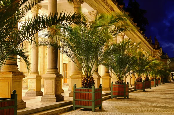 Karlovy Vary Mill Colonnade noite 02 — Fotografia de Stock