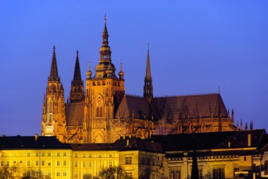 Prag katedral gece 01