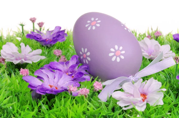 Huevos de Pascua en prado de flores 07 — Foto de Stock