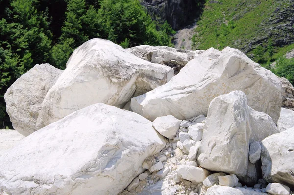 Pozzo in marmo di Carrara 08 — Foto Stock