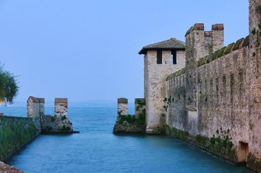 Sirmione castle 01