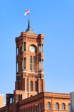 kırmızı bir Berlin city hall 01