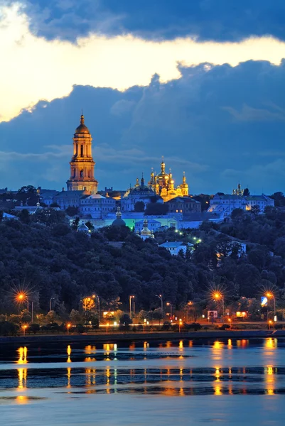 Vista nocturna de Kiev, Ucrania — Foto de Stock