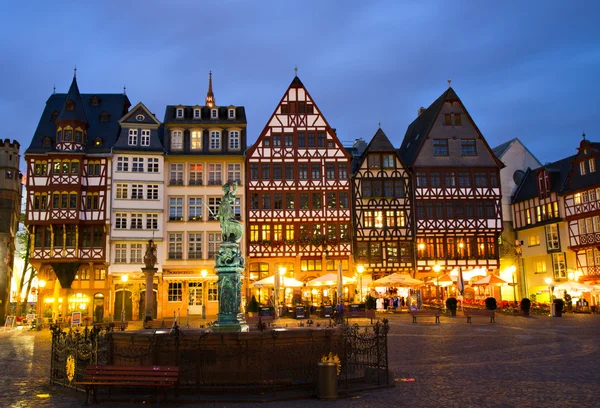 Historické centrum Frankfurtu za soumraku — Stock fotografie