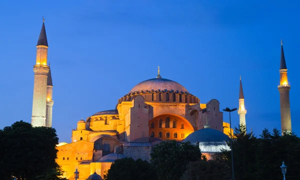 Iluminada Hagia Sophia ao amanhecer — Fotografia de Stock