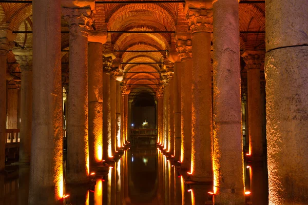 Cisterna basilica illuminata — Foto Stock
