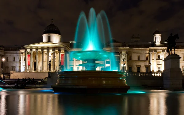 Green fountain at Trafalgar Square — 图库照片