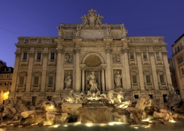 Fontana di trevi mavi bir saatte, Roma