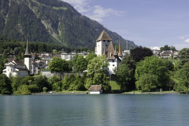 Spiez lake thun, Ortaçağ Kalesi ile