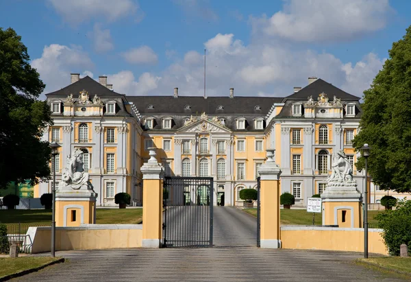 Entrée principale du palais d'Augustusburg — Photo