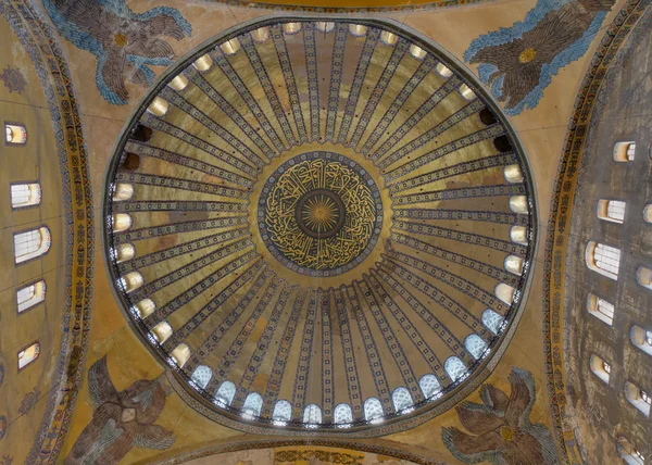 著名的圣索非亚大教堂的圆顶索菲亚 — 图库照片