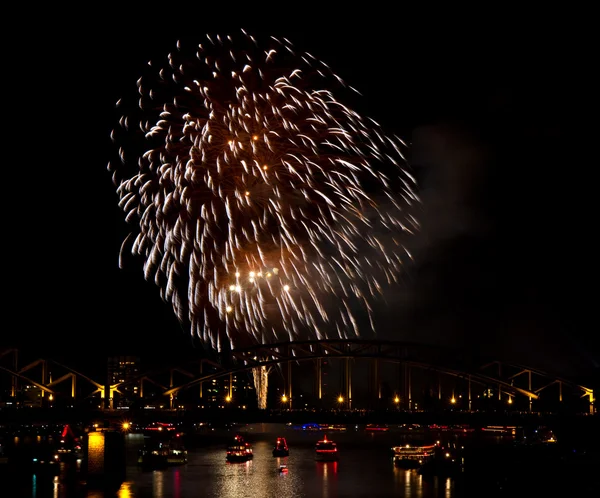 Kembang api di atas sungai Rhine — Stok Foto