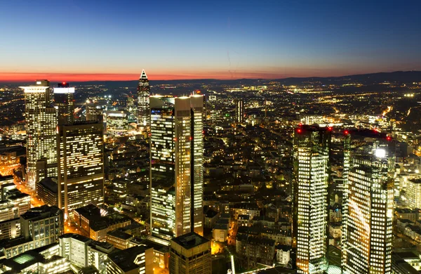 Financiële district van frankfurt in schemerlicht — Stockfoto