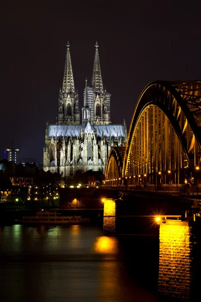 Cityscape of Cologne at night — Stock Photo, Image