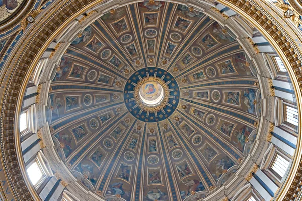 圣彼得大教堂圆顶 — 图库照片
