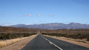 Çölde yol.