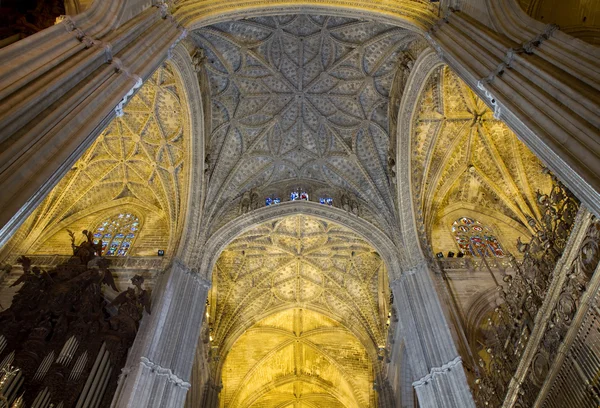 Innenraum der Kathedrale von Sevilla — Stockfoto