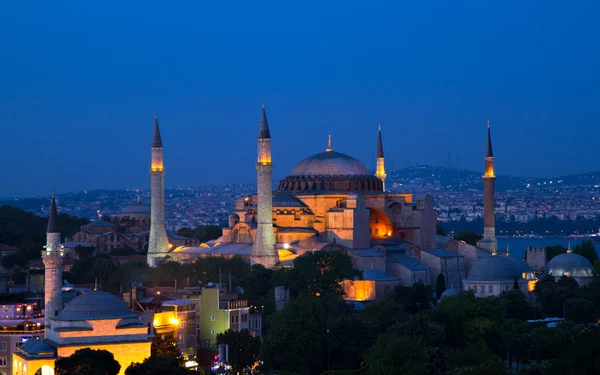 Hagia Sophia iluminada no crepúsculo — Fotografia de Stock
