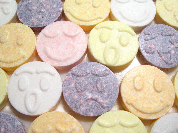 Кэнди улыбается
