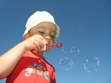 küçük çocuk balon yapmak