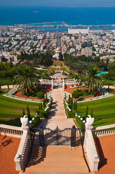 バハイ教の神社とハイファ、イスラエルの庭園 — ストック写真