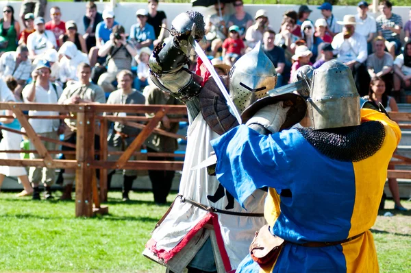 Chevaliers médiévaux dans la bataille — Photo