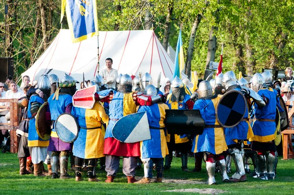 Рыцари Средневековья в бою — стоковое фото