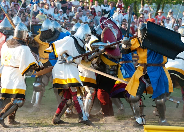 Middeleeuwse ridders in strijd — Stockfoto