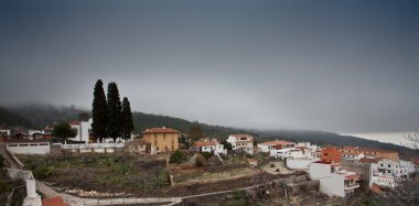 İspanyol Dağları'nda küçük bir köy