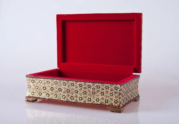 Pequena caixa de jóias aberta — Fotografia de Stock