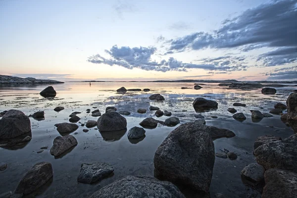 Rotsachtige kust — Stockfoto