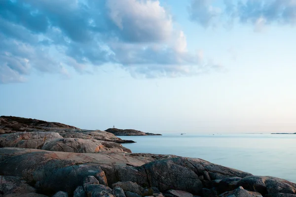Skalnaté pobřeží ve Švédsku — Stock fotografie