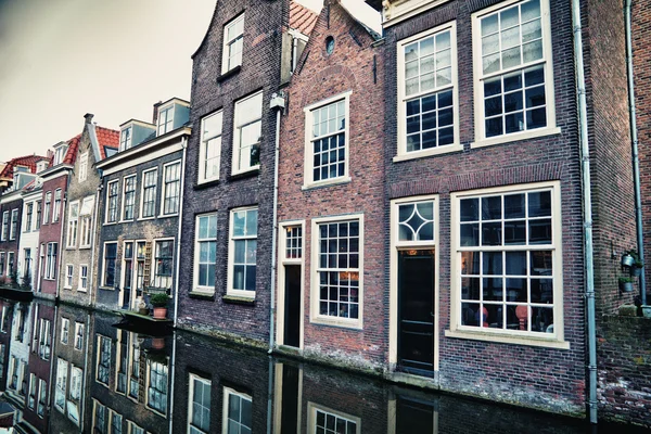 歴史的デルフト、オランダの通り — ストック写真