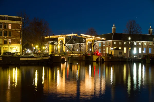 Amsterdam bridge bei Nacht — Stockfoto