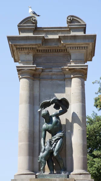 Monumento con clavos — Foto de Stock