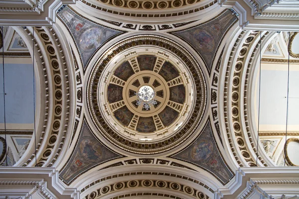 Het interieur van een kathedraal — Stockfoto