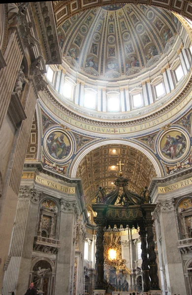 サン ・ ピエトロ大聖堂のドーム — ストック写真
