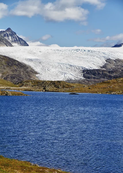 Lake and glacier tongue — Stock Photo, Image